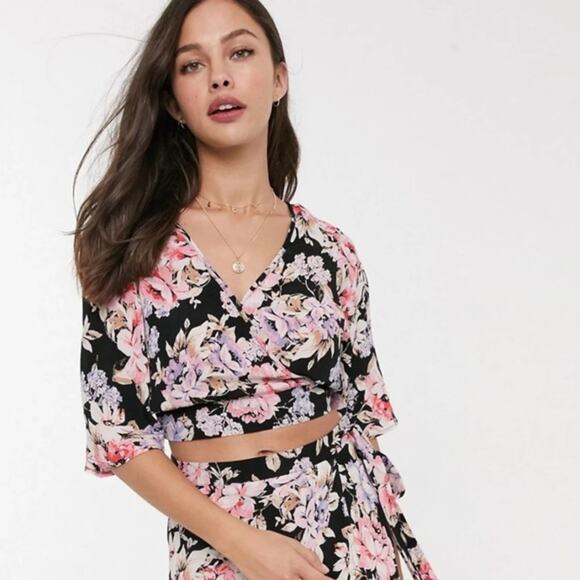 Band of Gypsies Black Floral Boho Cottagecore Wide Flutter Sleeve Crop Top - Picture 2 of 6